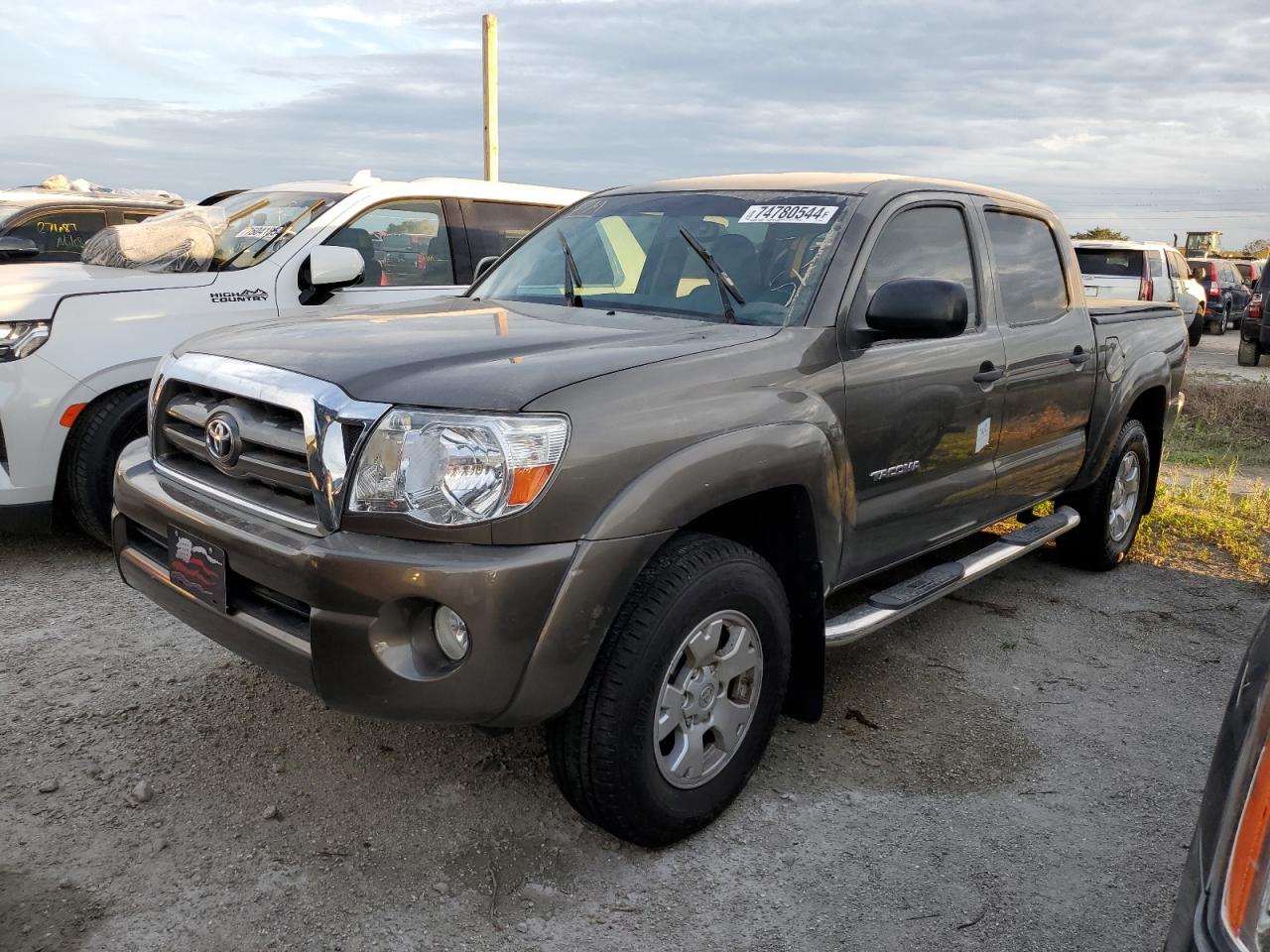 TOYOTA TACOMA DOU 2010