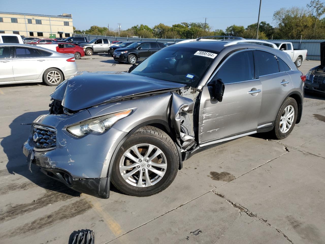 INFINITI FX35 2010