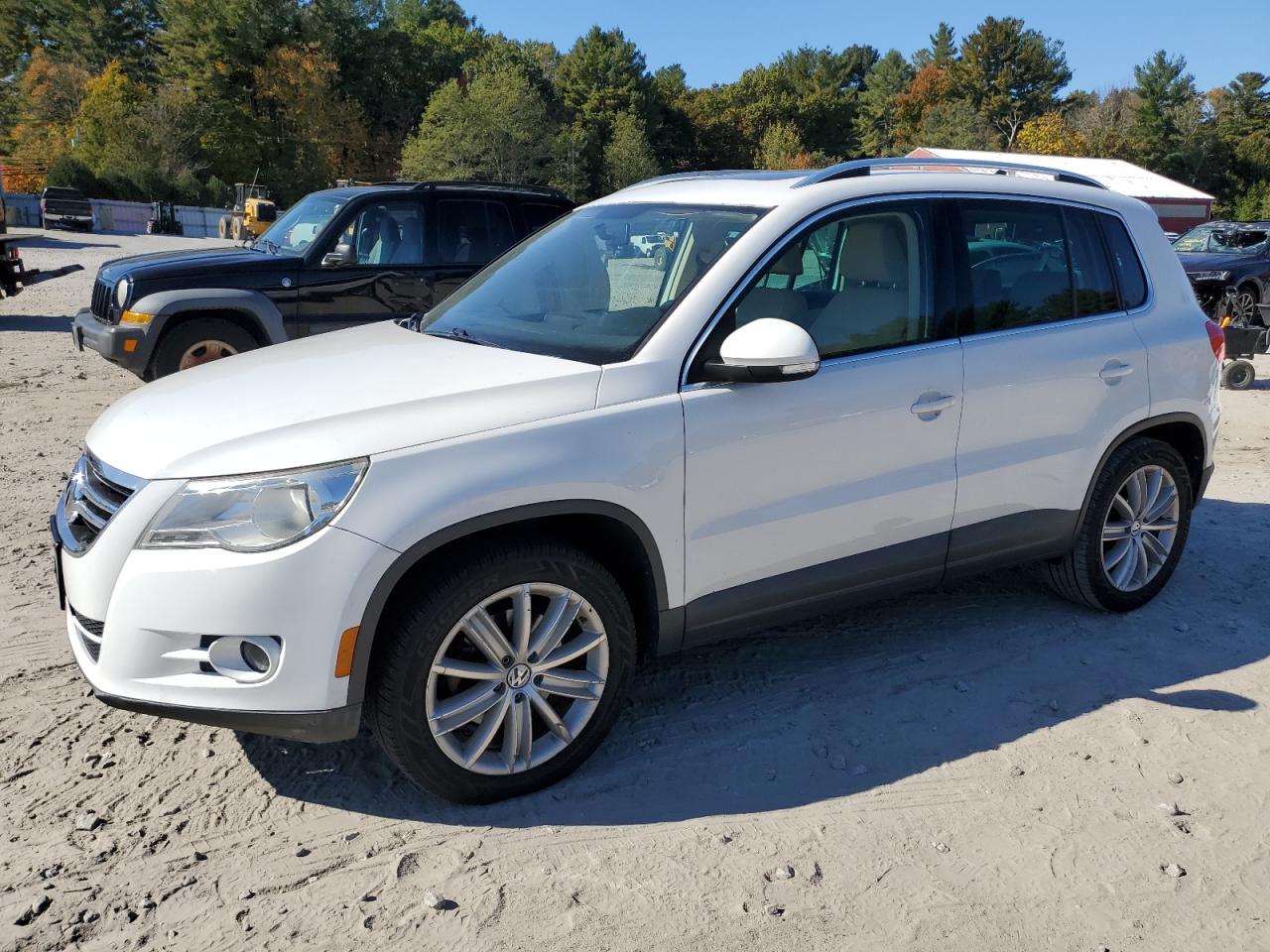 VOLKSWAGEN TIGUAN S 2011