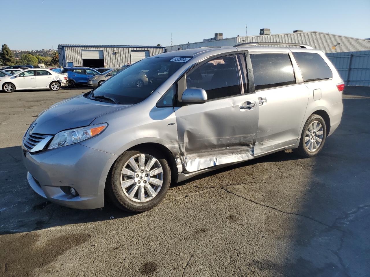 TOYOTA SIENNA XLE 2017