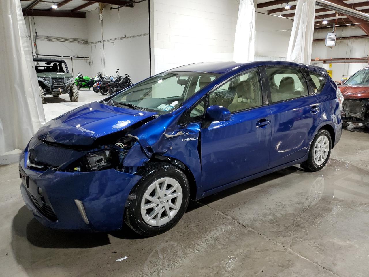 TOYOTA PRIUS V 2014