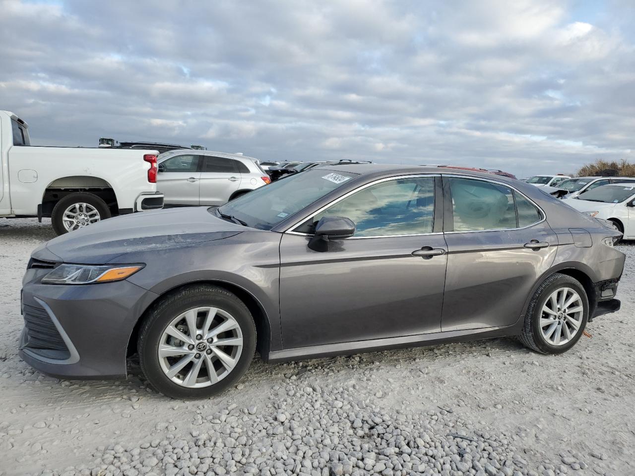 TOYOTA CAMRY LE 2023