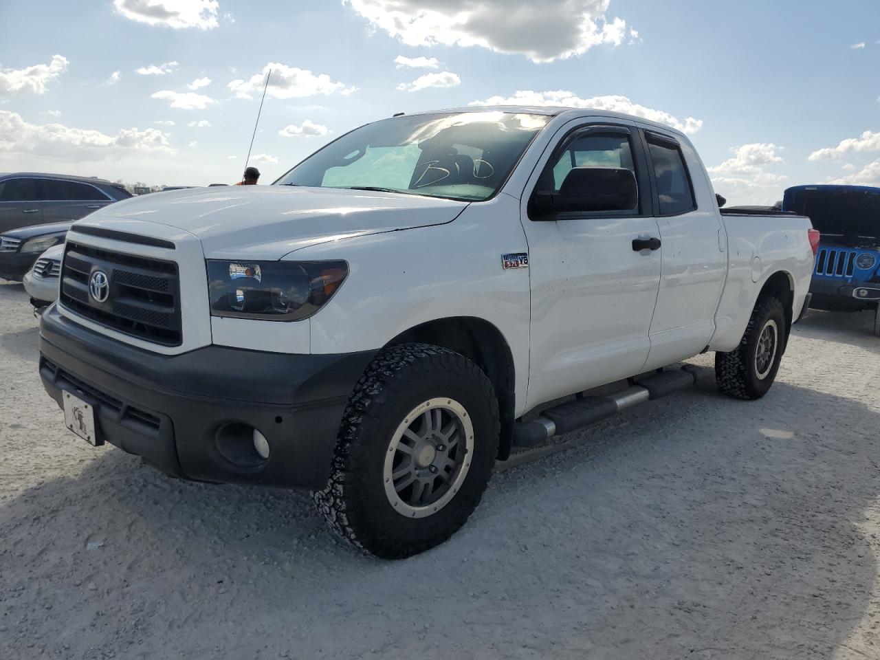 TOYOTA TUNDRA DOU 2013
