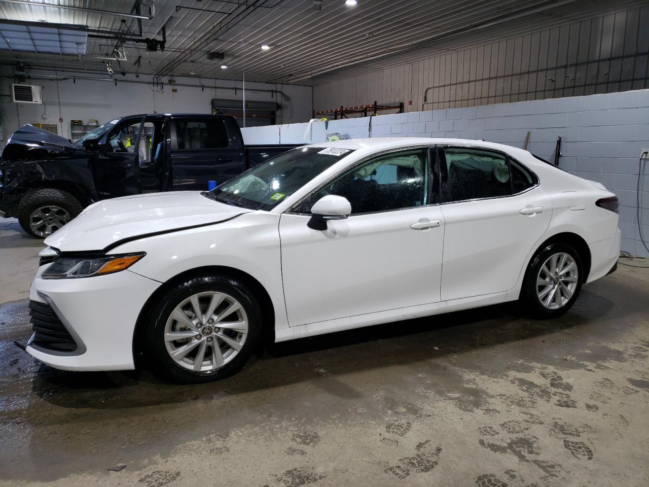 TOYOTA CAMRY LE 2024