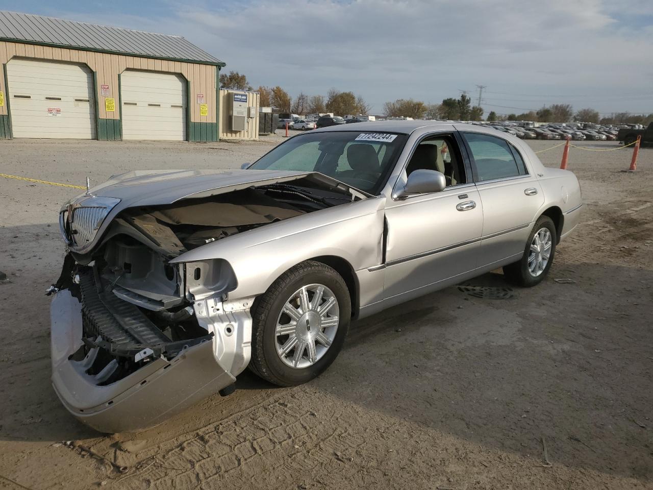 LINCOLN TOWN CAR S 2011