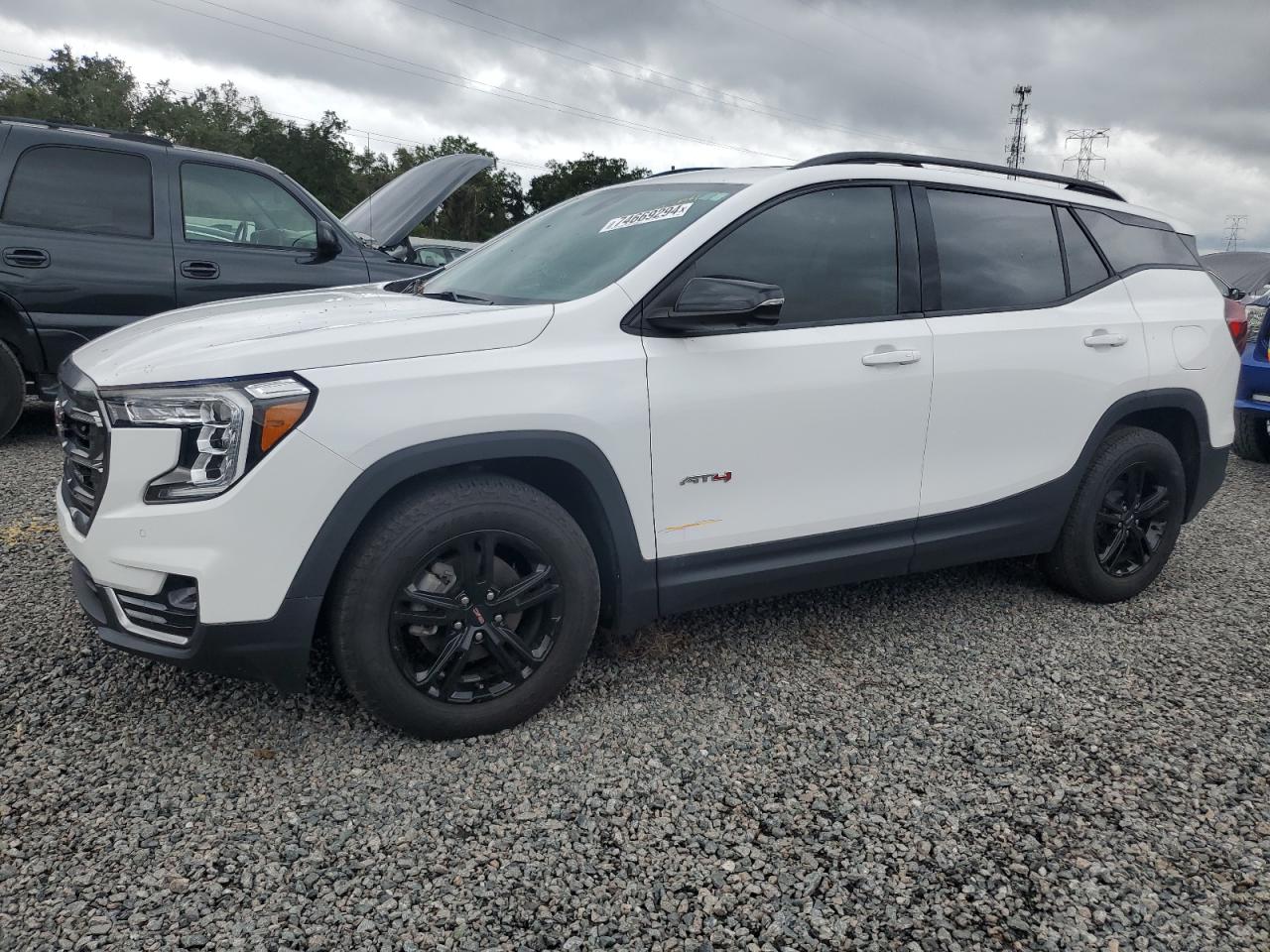 GMC TERRAIN AT 2022