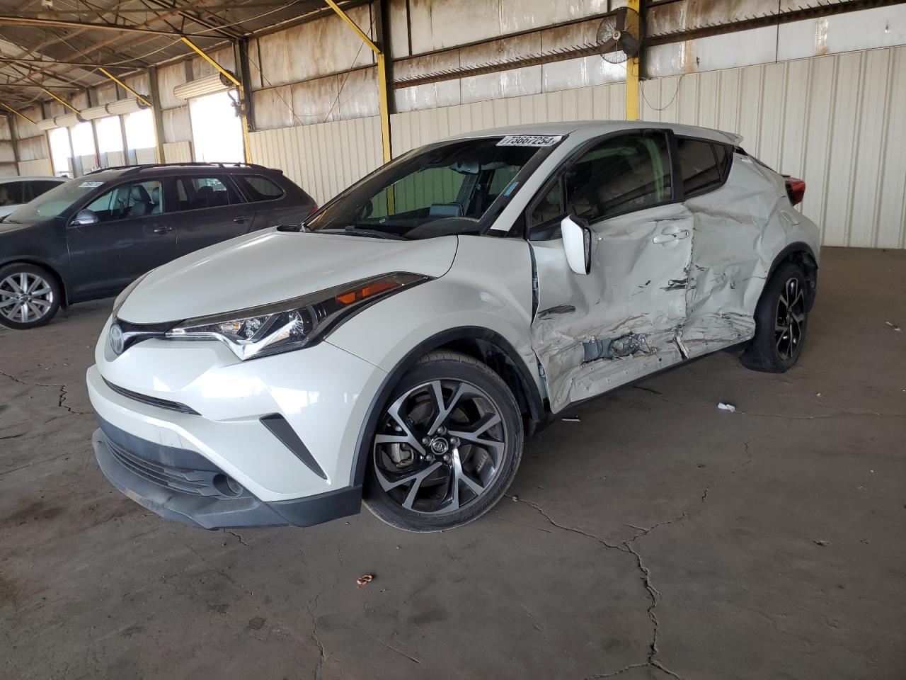 TOYOTA C-HR XLE 2019