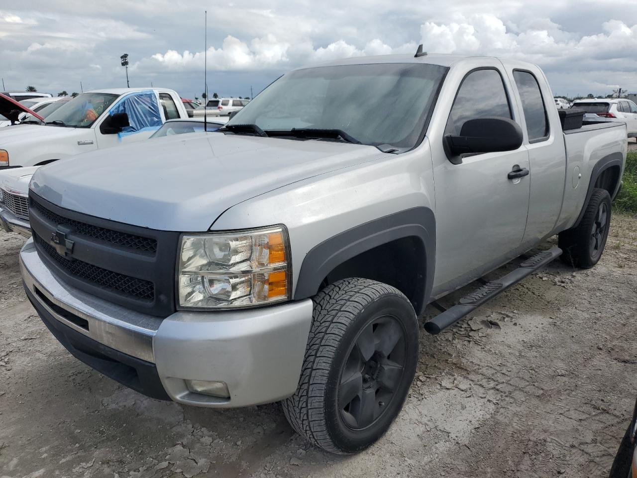 CHEVROLET SILVERADO 2011