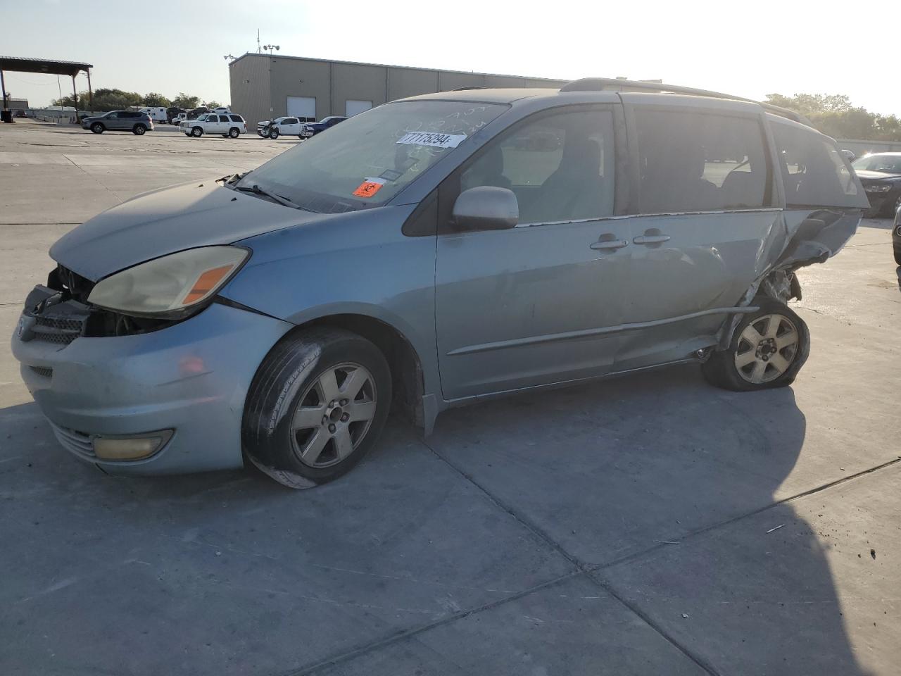 TOYOTA SIENNA XLE 2004