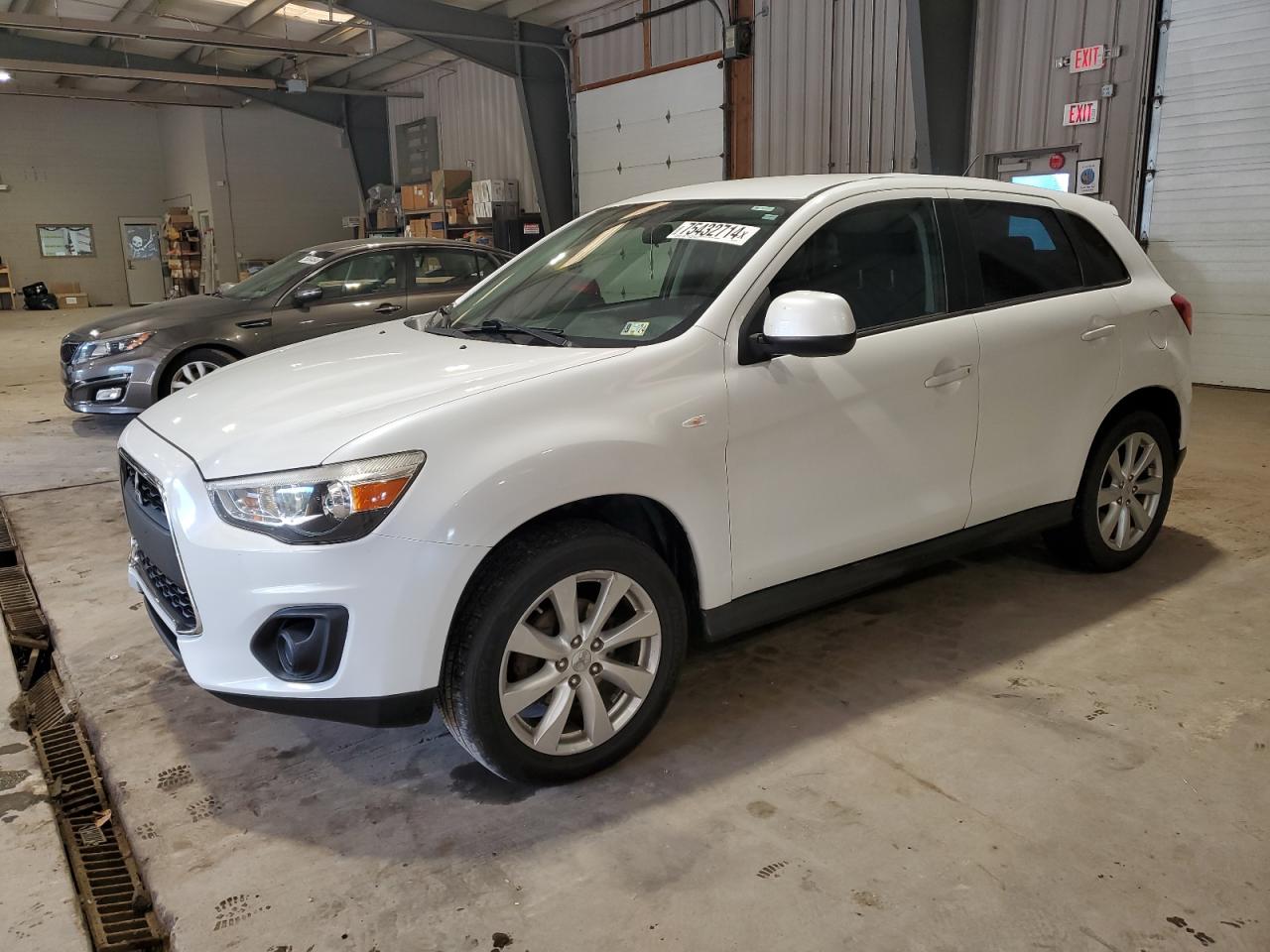 MITSUBISHI OUTLANDER 2015