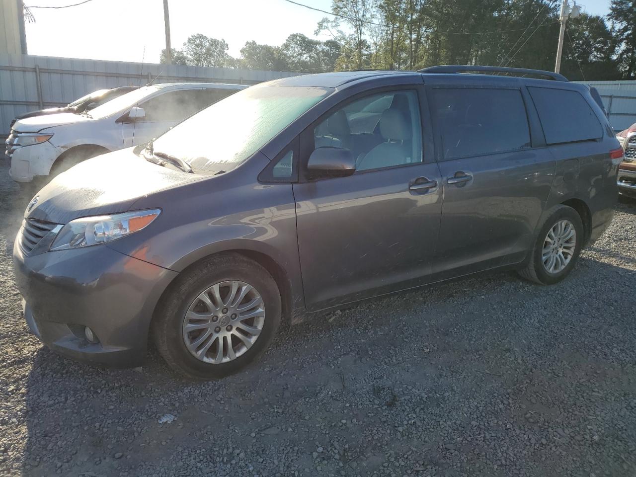 TOYOTA SIENNA XLE 2013