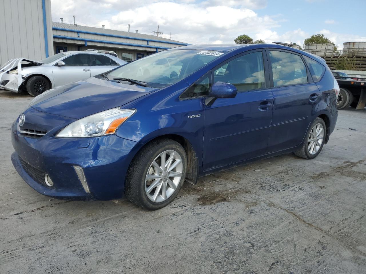 TOYOTA PRIUS V 2013