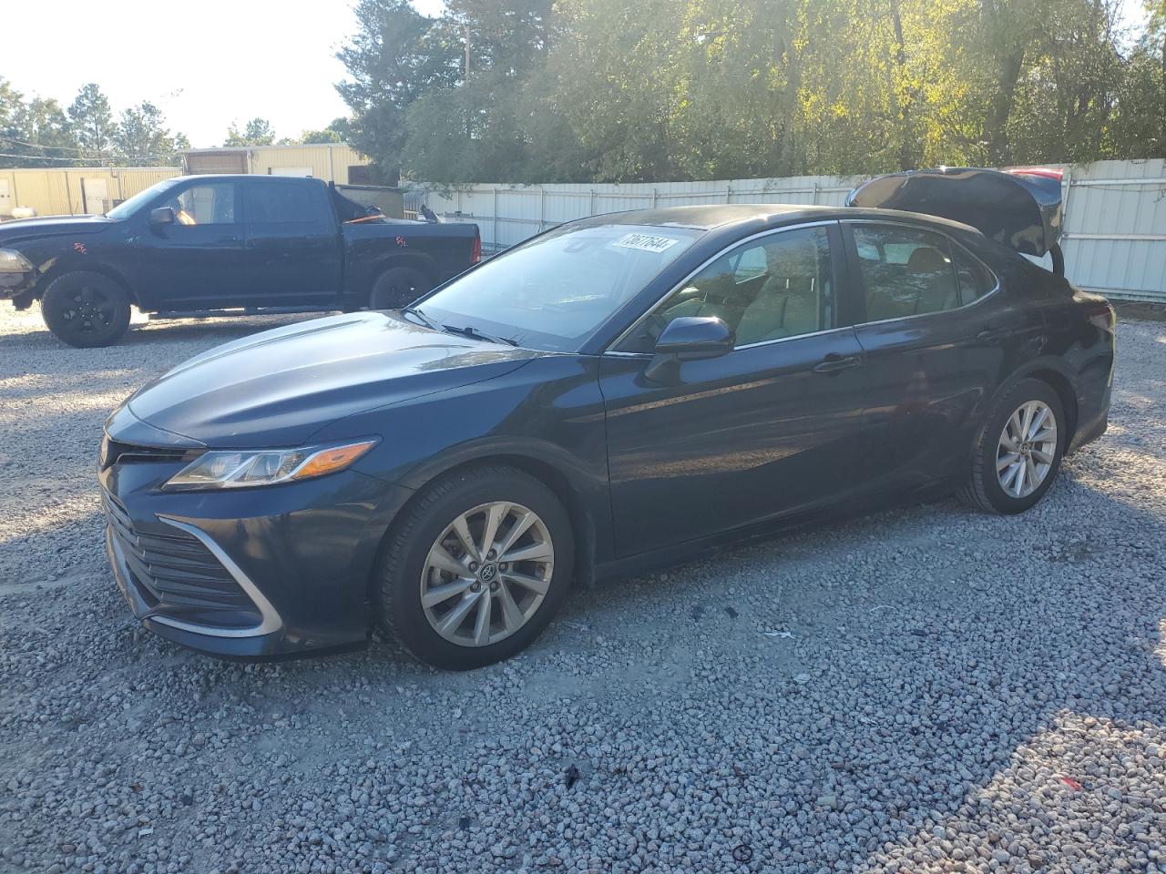 TOYOTA CAMRY LE 2021