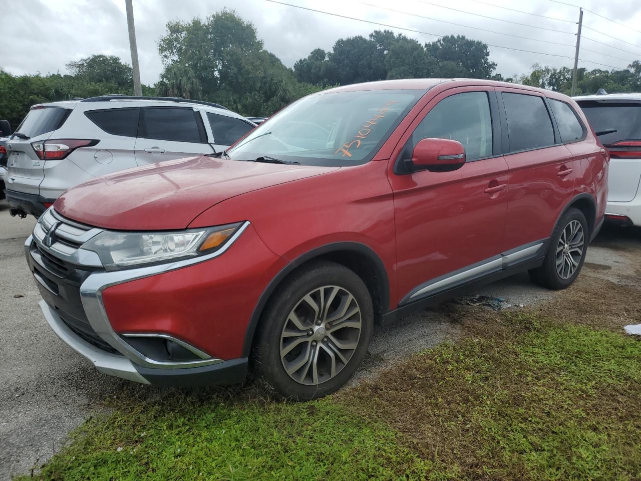 MITSUBISHI OUTLANDER 2016