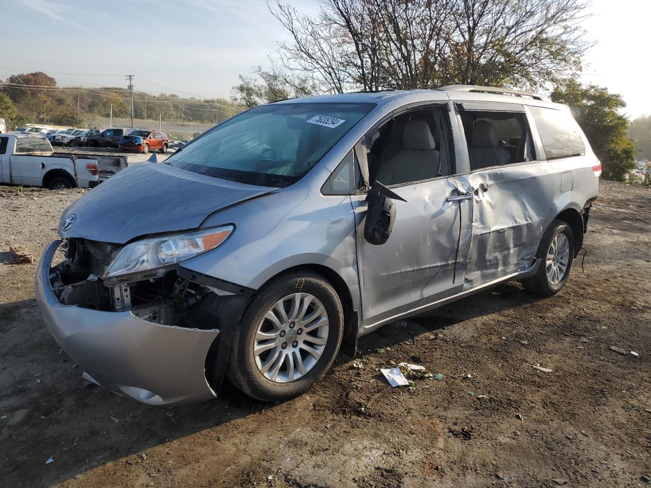 TOYOTA SIENNA XLE 2012