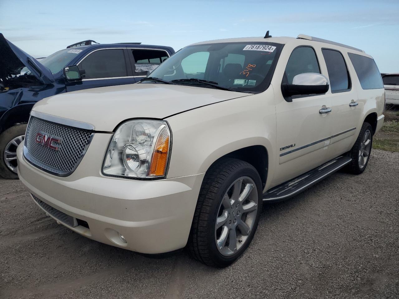 GMC YUKON XL D 2013