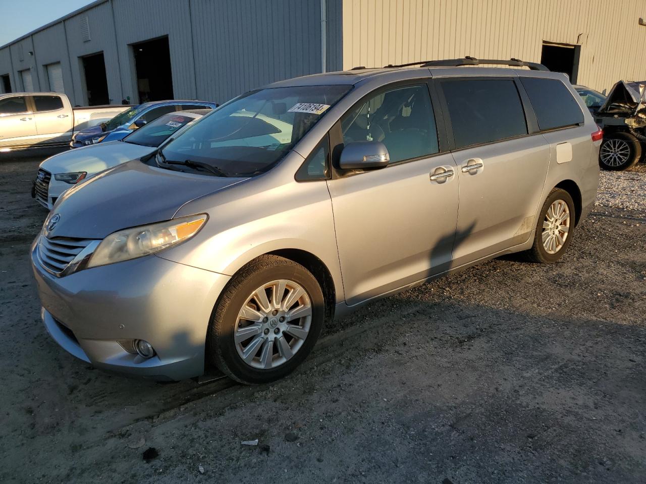 TOYOTA SIENNA XLE 2013