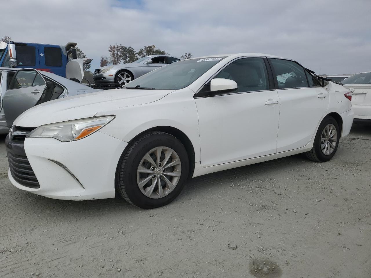 TOYOTA CAMRY LE 2015