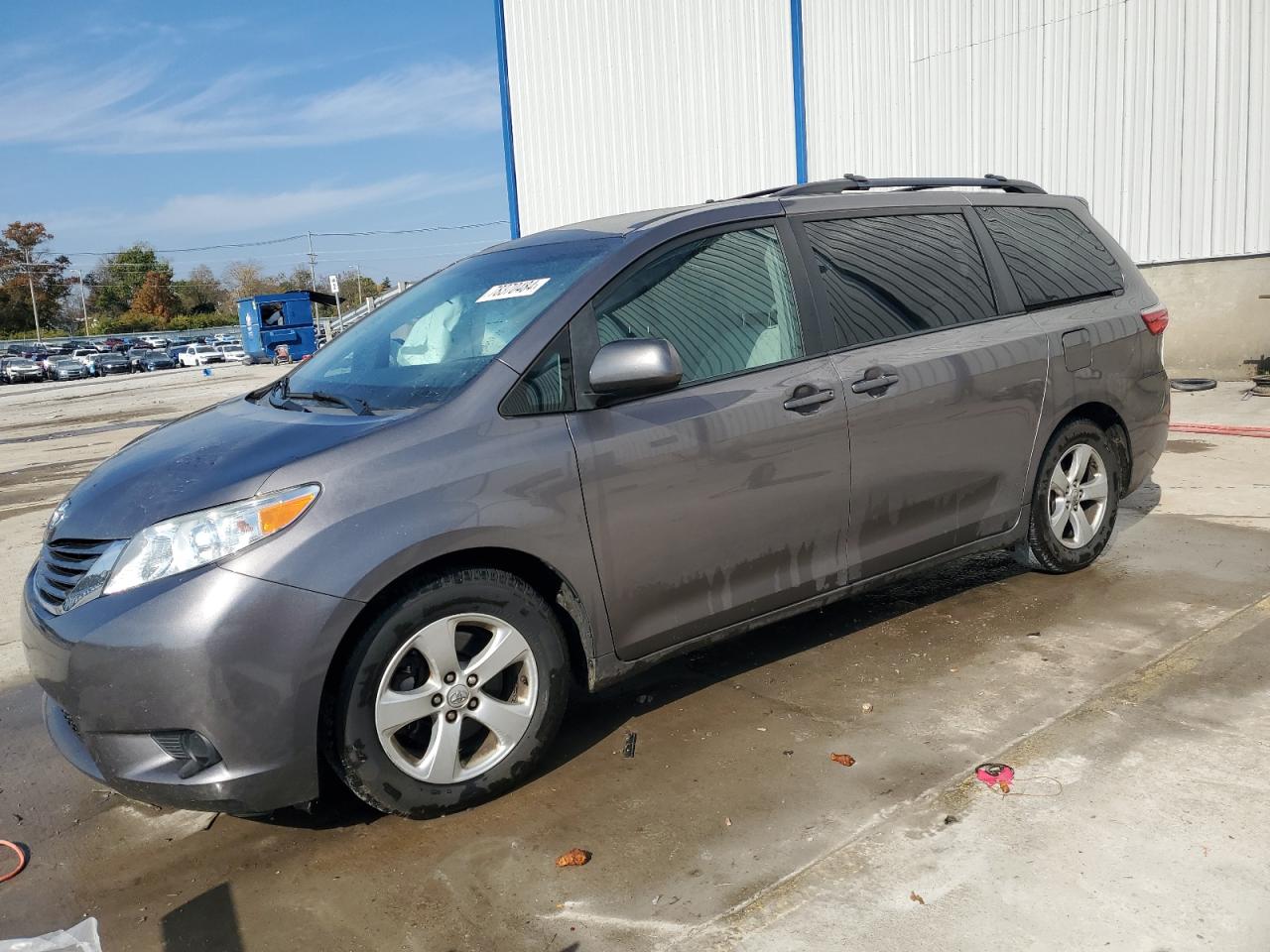 TOYOTA SIENNA LE 2016