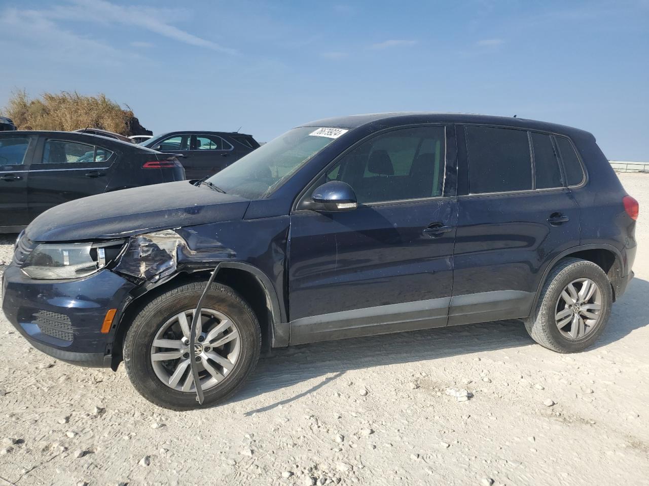 VOLKSWAGEN TIGUAN S 2013