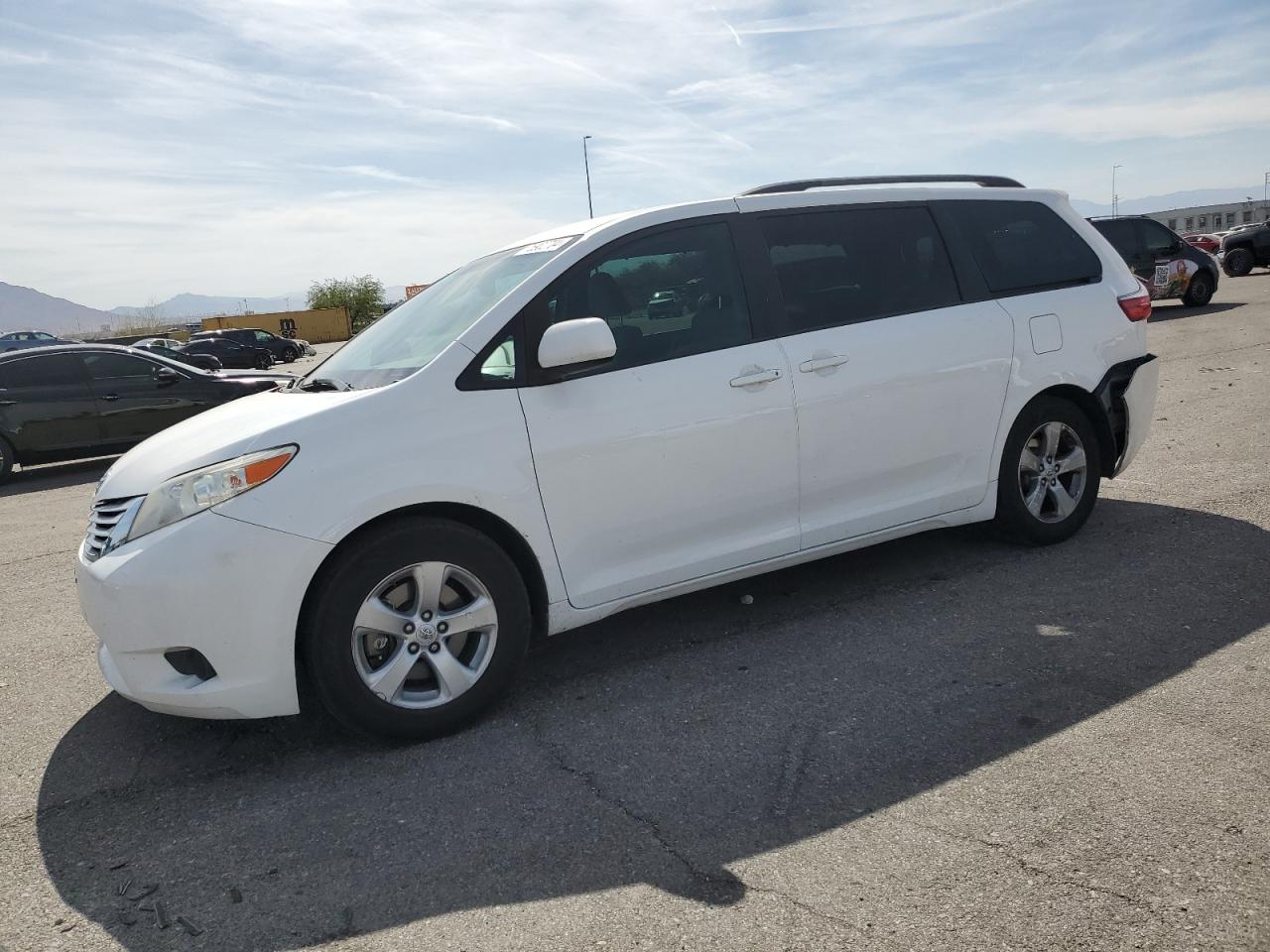 TOYOTA SIENNA LE 2015