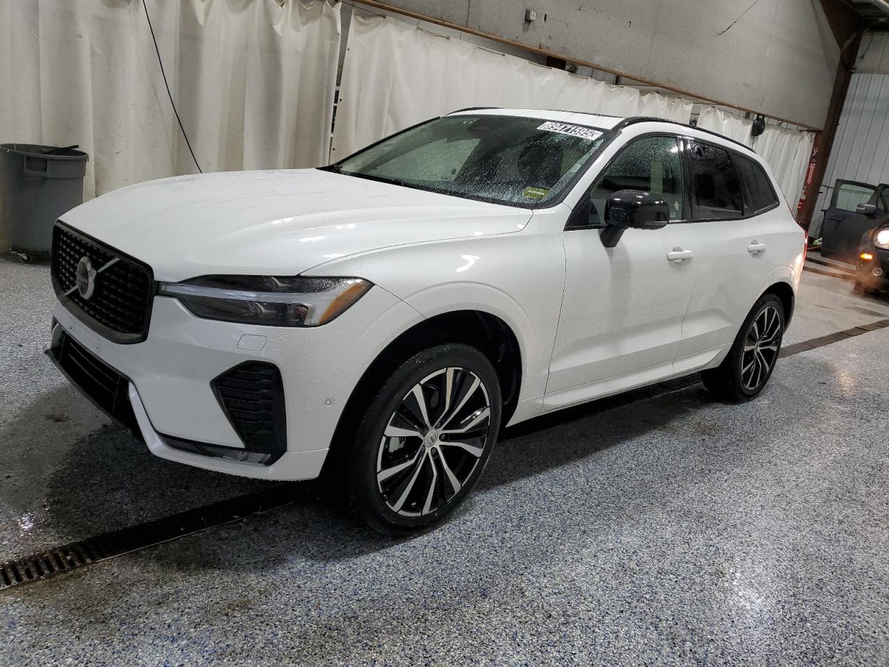 VOLVO XC60 PLUS 2025