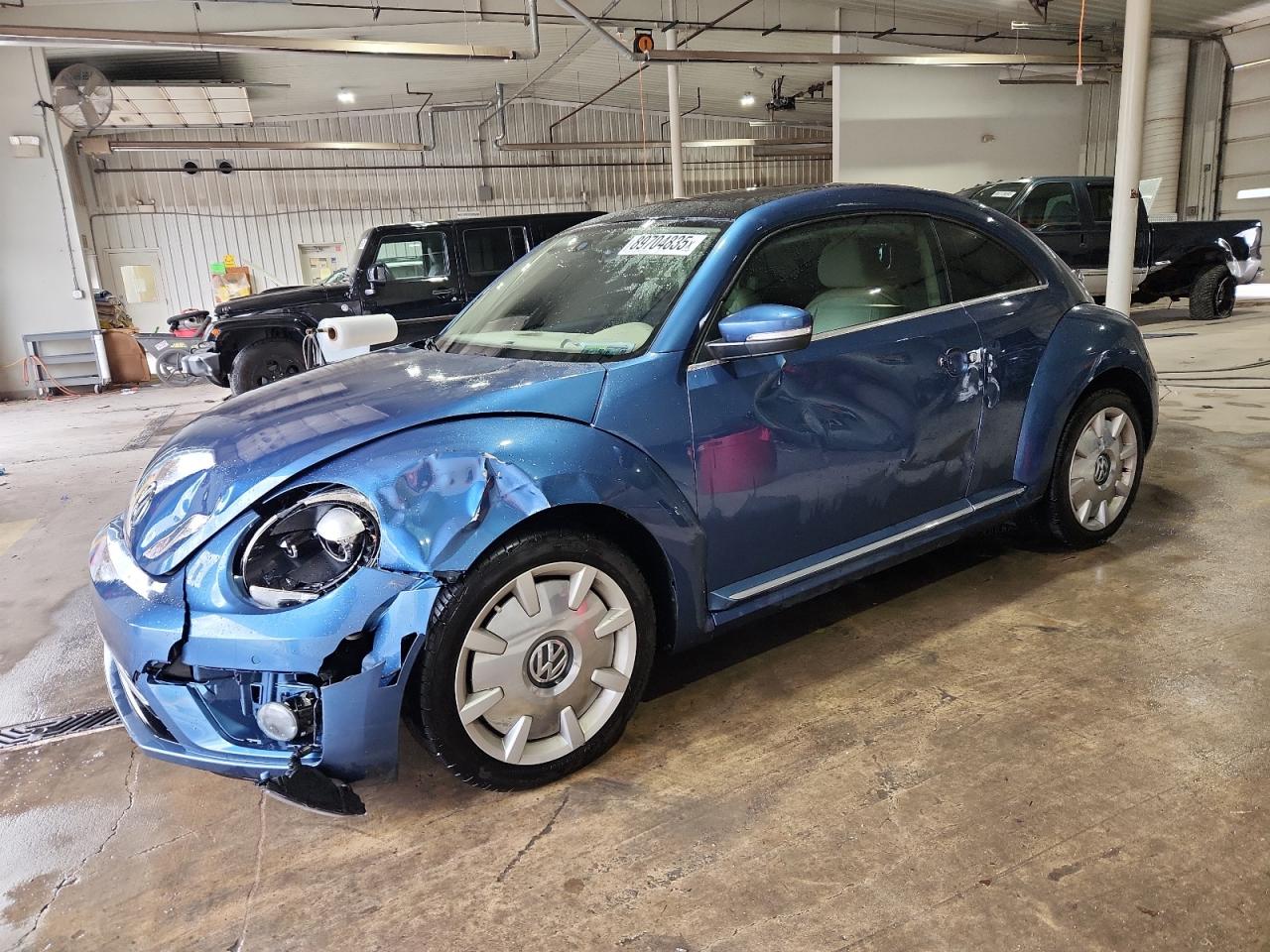 VOLKSWAGEN BEETLE SE 2018