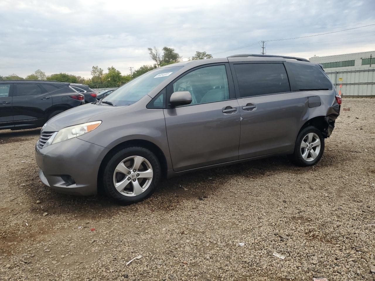 TOYOTA SIENNA 2016