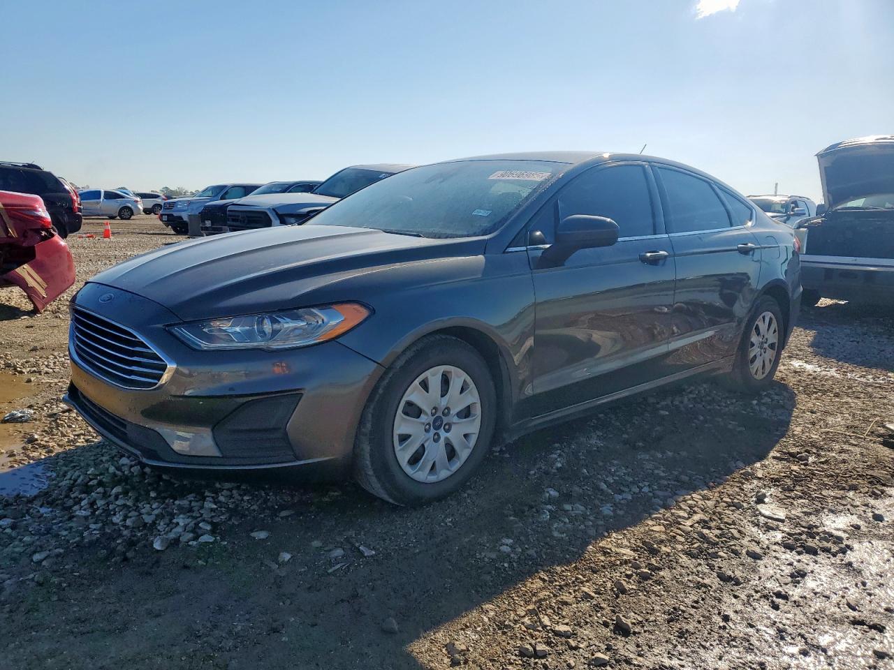 FORD FUSION S 2019