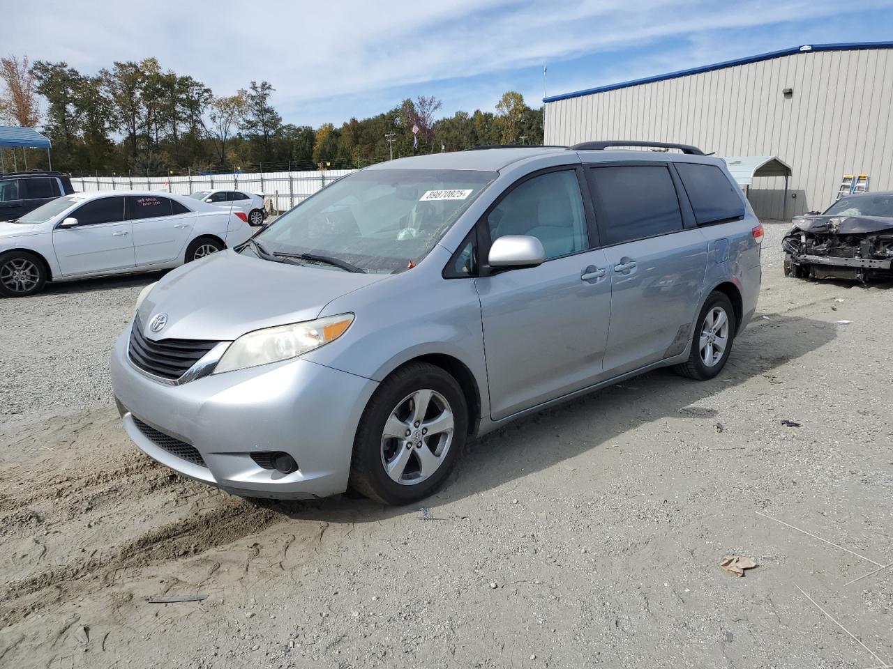 TOYOTA SIENNA LE 2011