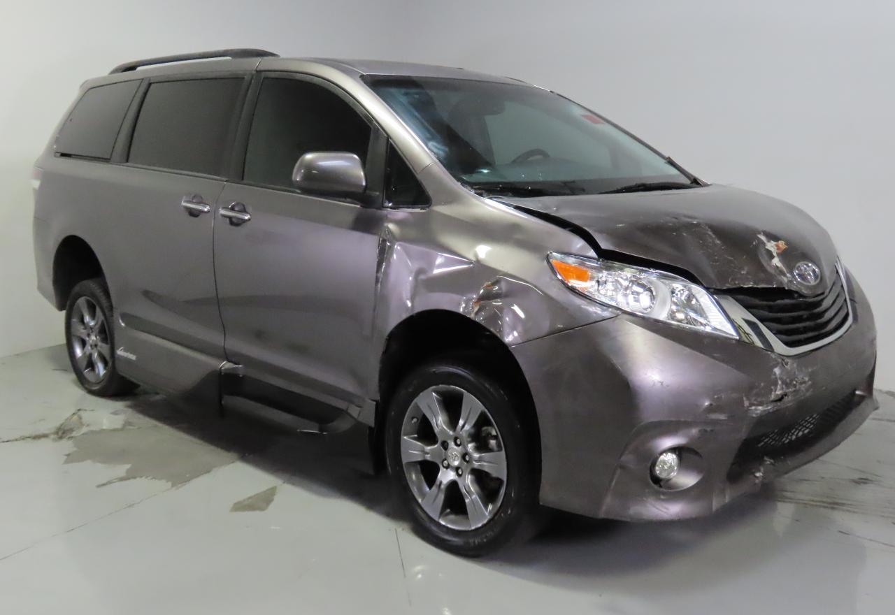TOYOTA SIENNA SPORT 2015
