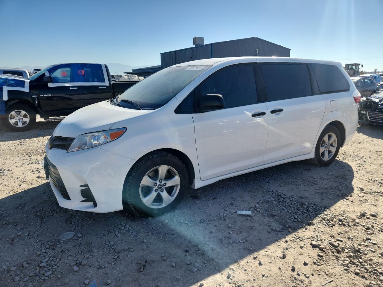 TOYOTA SIENNA L 2018