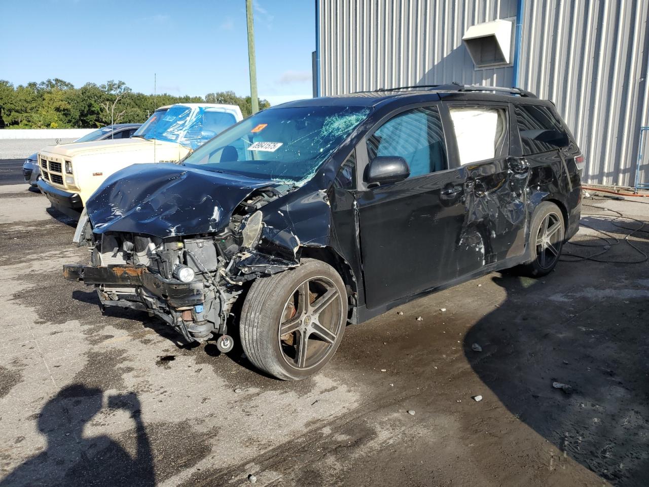 TOYOTA SIENNA SPO 2011