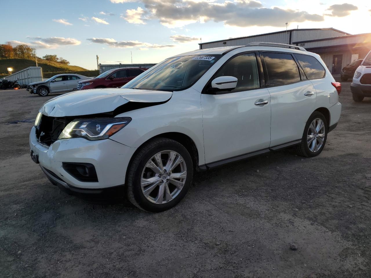 NISSAN PATHFINDER 2019