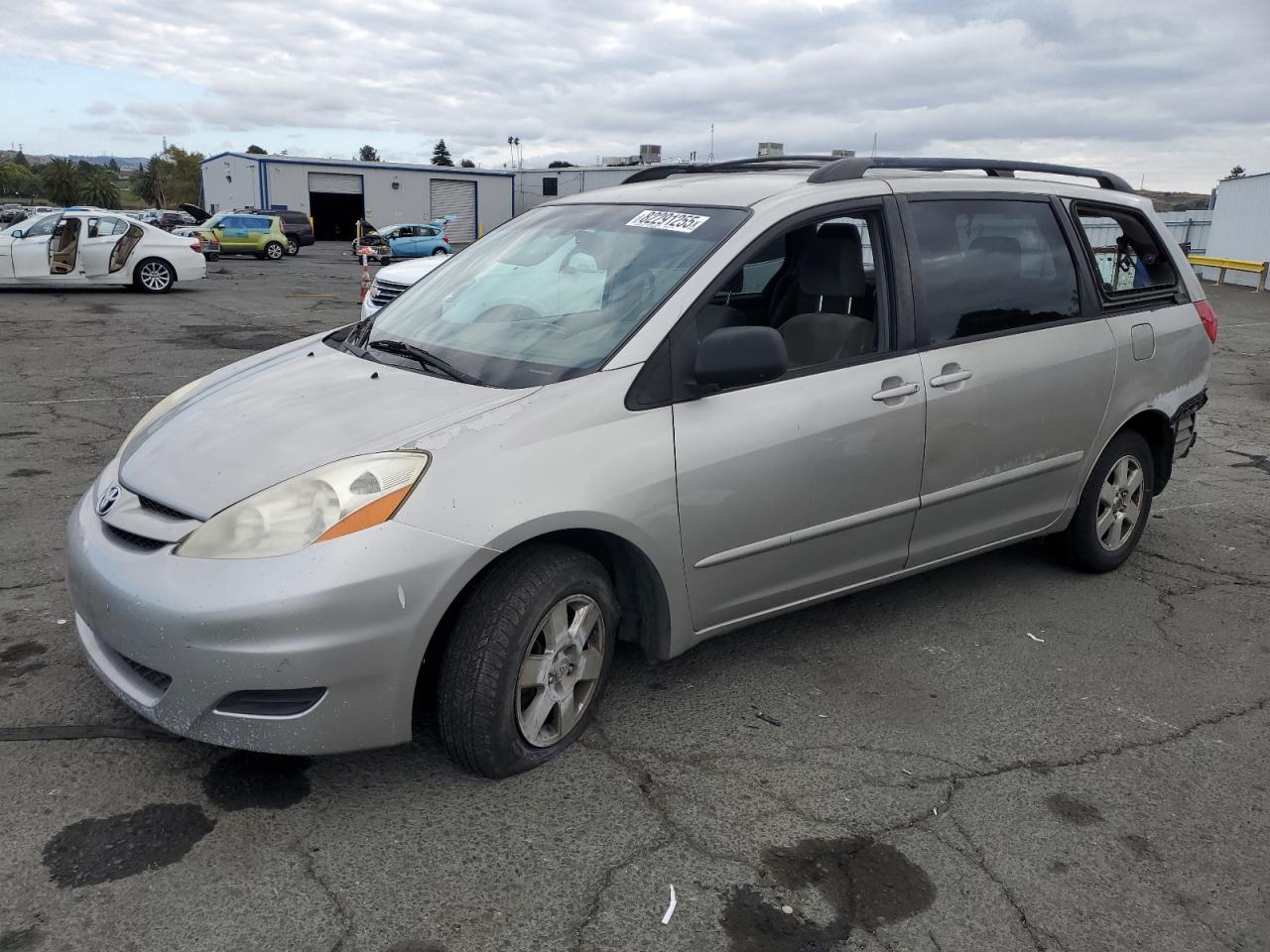TOYOTA SIENNA CE 2010
