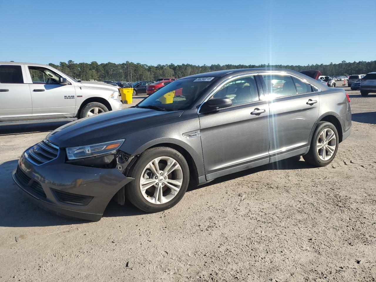 FORD TAURUS SE 2019