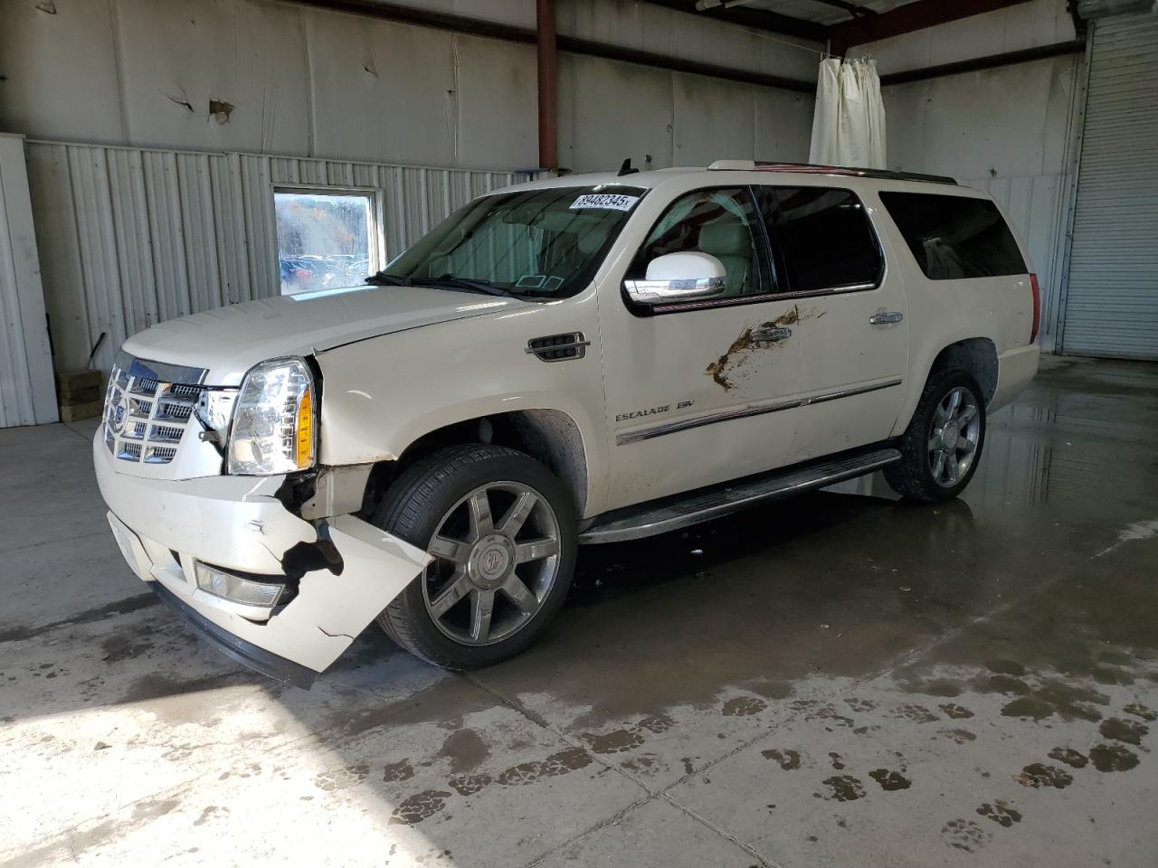 CADILLAC ESCALADE ESV LUXURY 2011