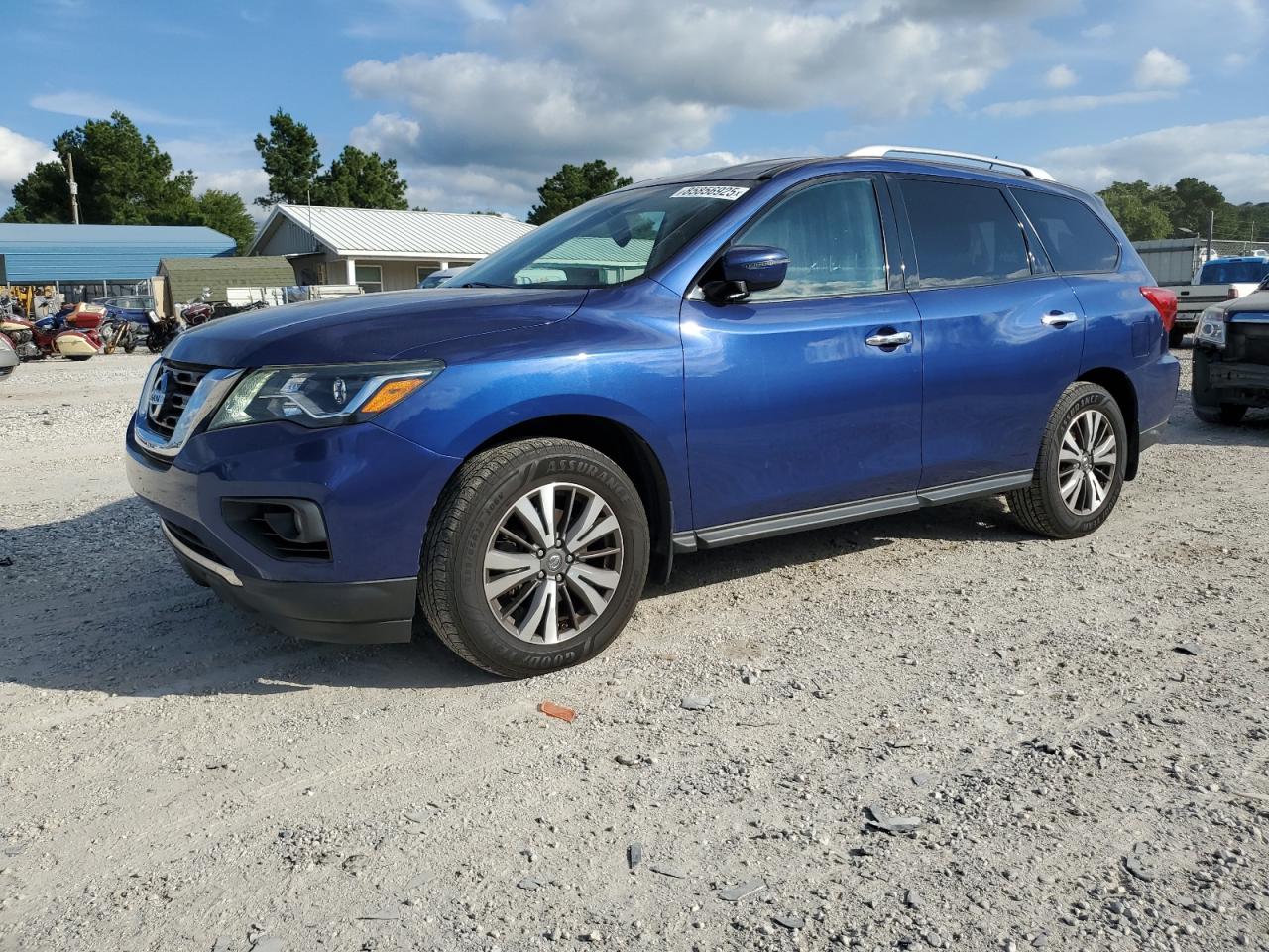 NISSAN PATHFINDER 2017