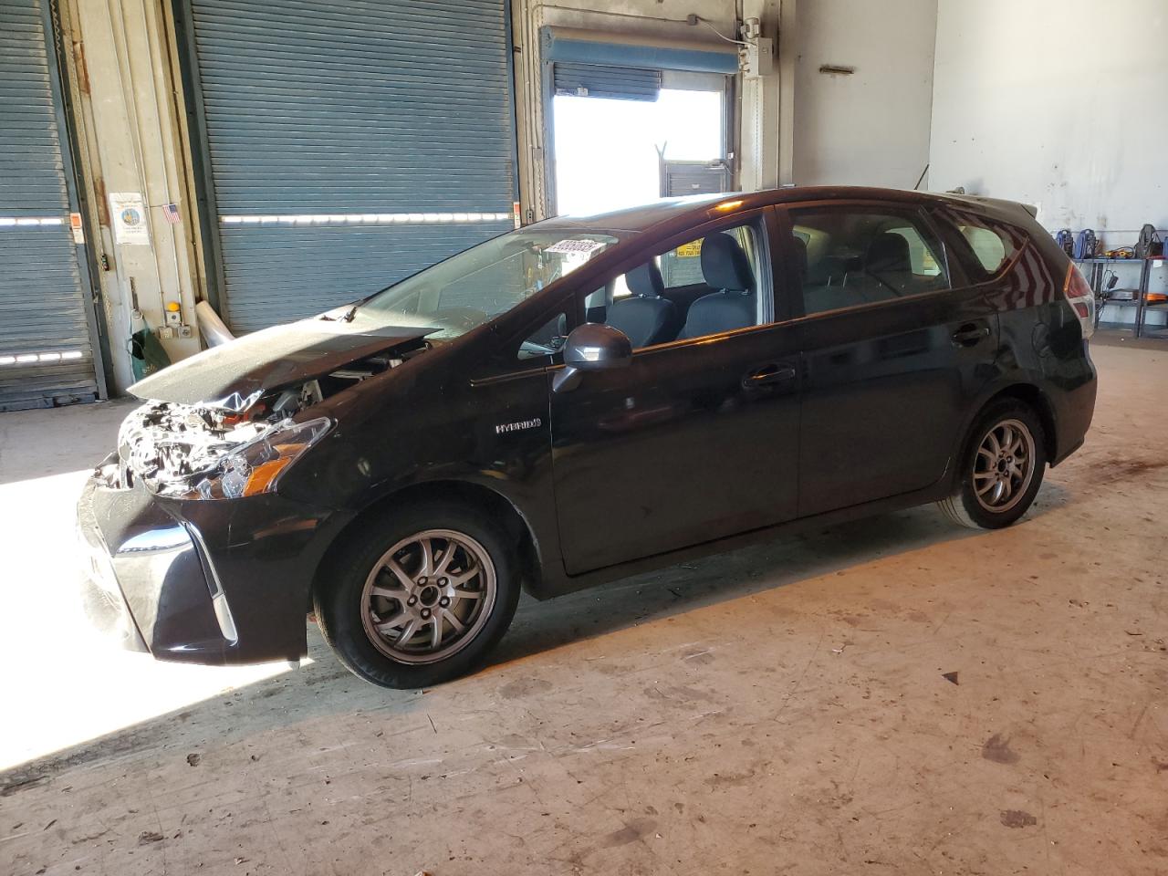TOYOTA PRIUS V 2017