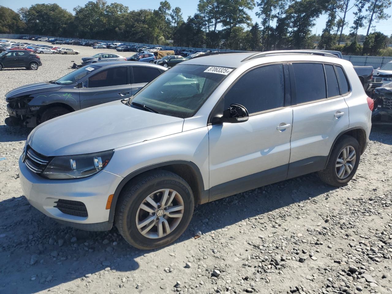 VOLKSWAGEN TIGUAN S 2015