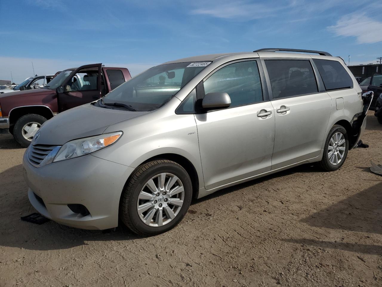 TOYOTA SIENNA LE 2017