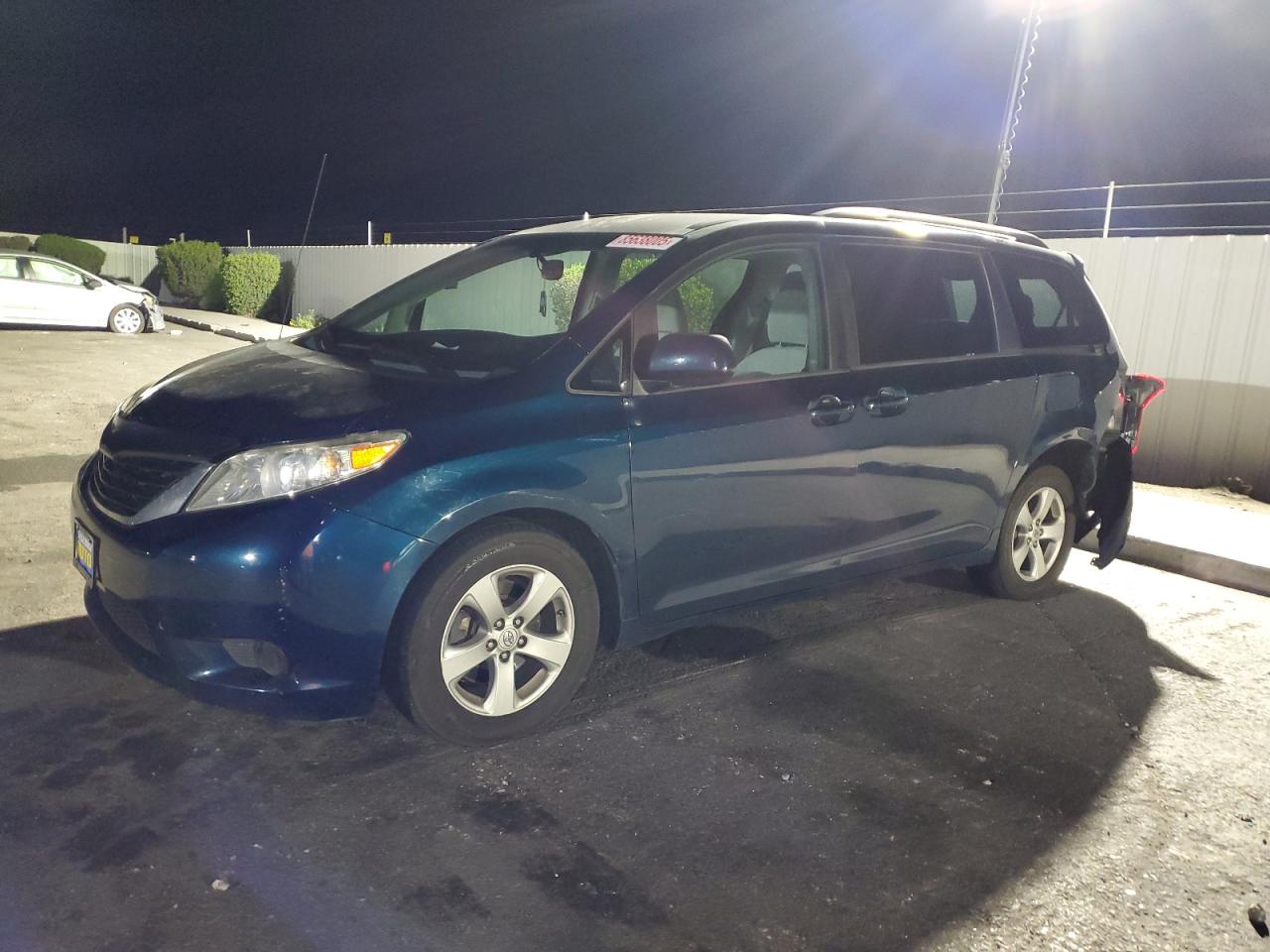 TOYOTA SIENNA LE 2012
