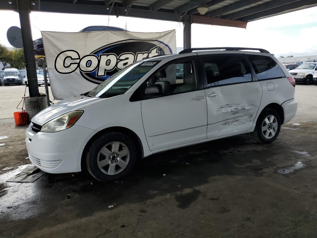 TOYOTA SIENNA CE 2004
