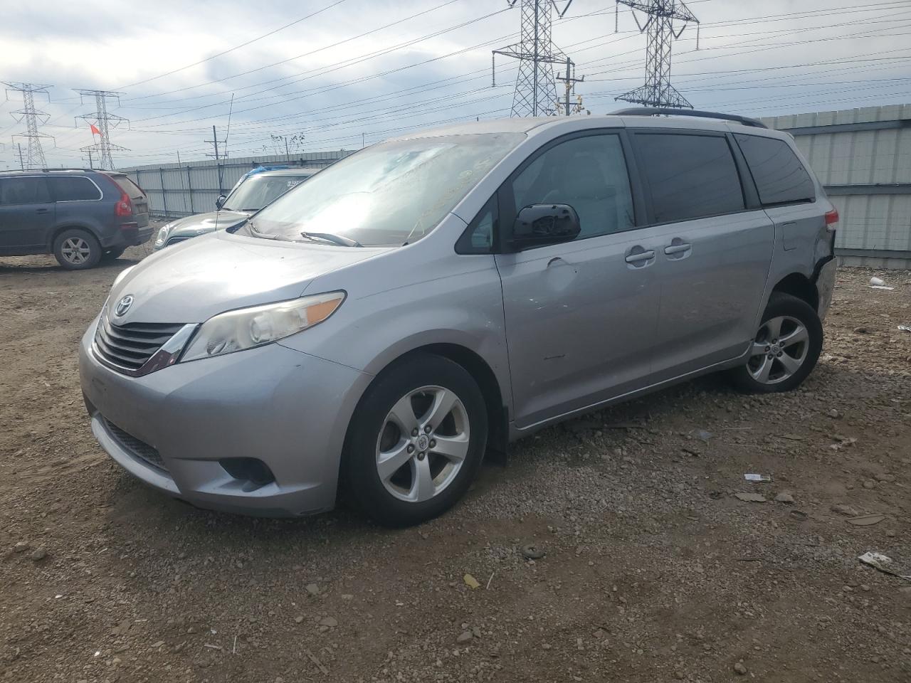 TOYOTA SIENNA LE 2011
