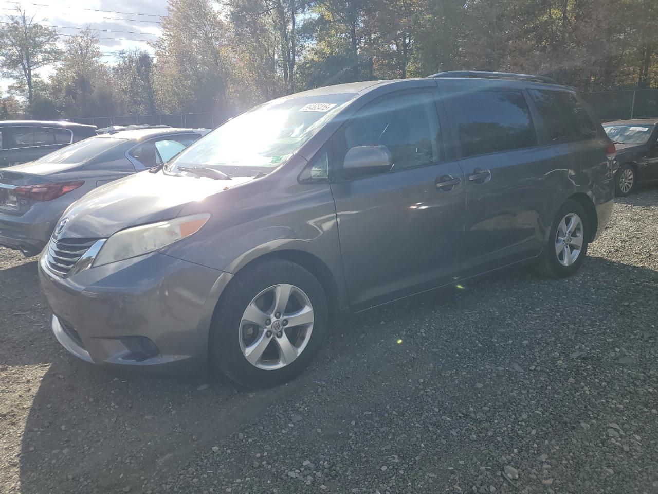 TOYOTA SIENNA LE 2011