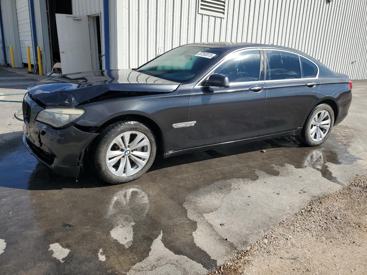 BMW 740 2011