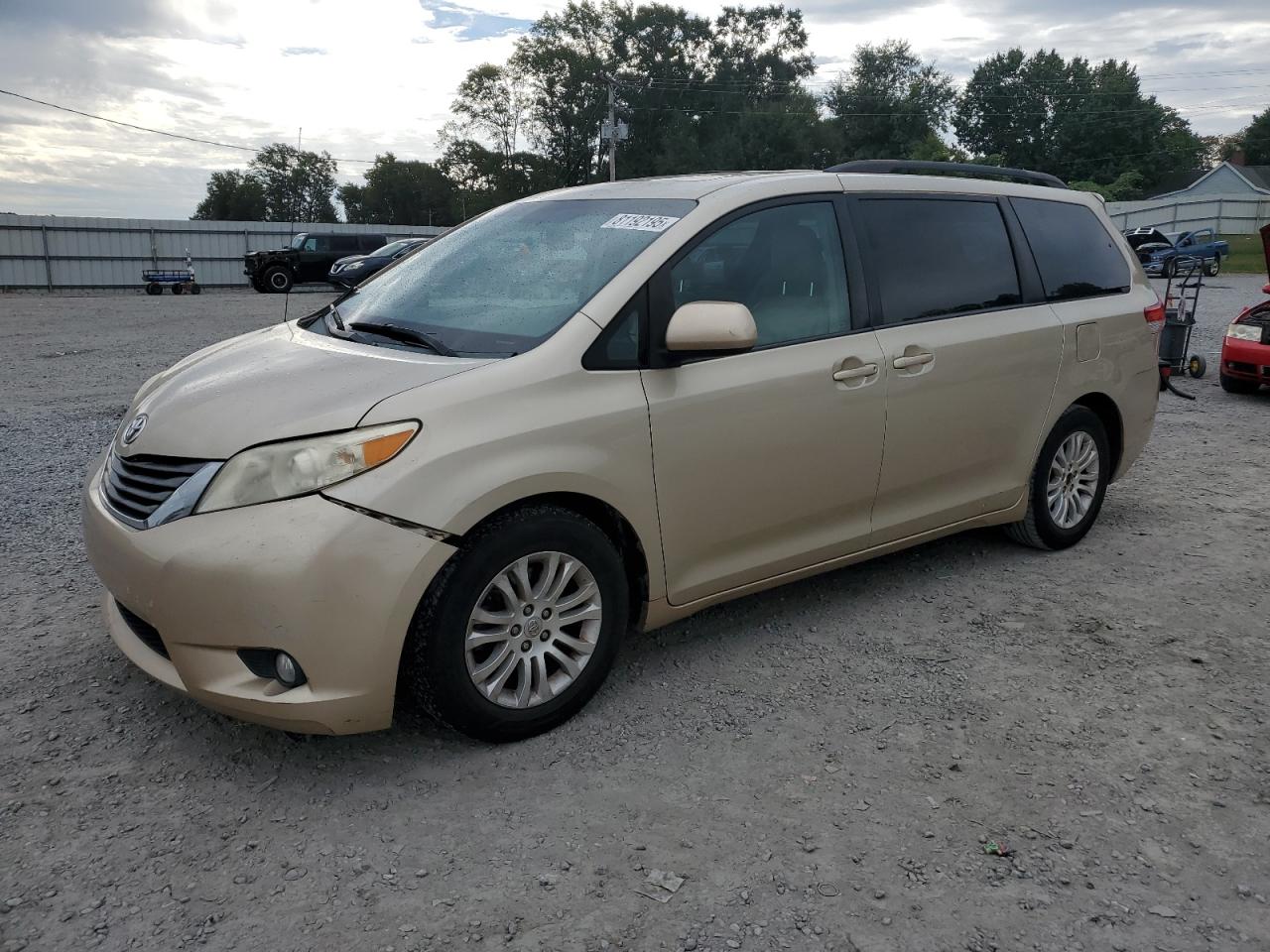 TOYOTA SIENNA XLE 2013