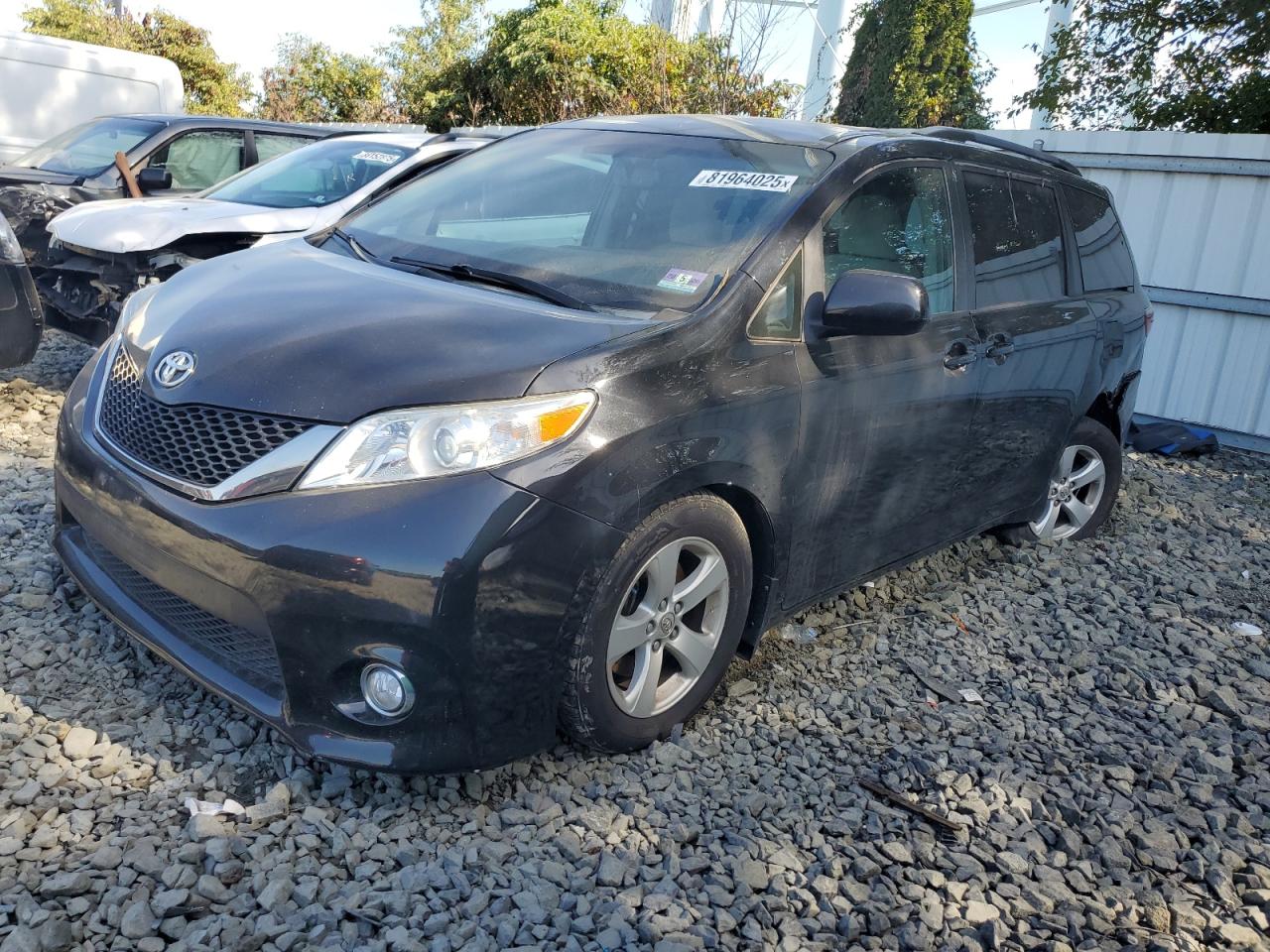 TOYOTA SIENNA LE 2016