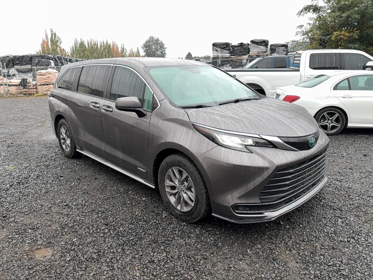 TOYOTA SIENNA LE 2021