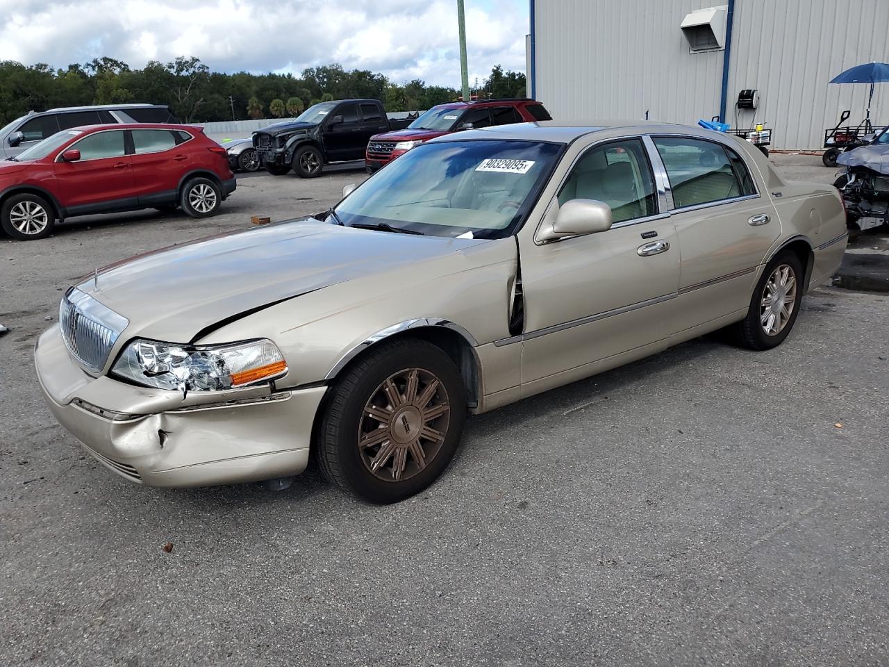 LINCOLN TOWN CAR S 2010